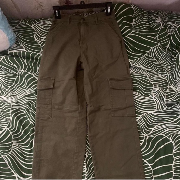 Garage brand cargo pants: XS in army green - Picture 3 of 4